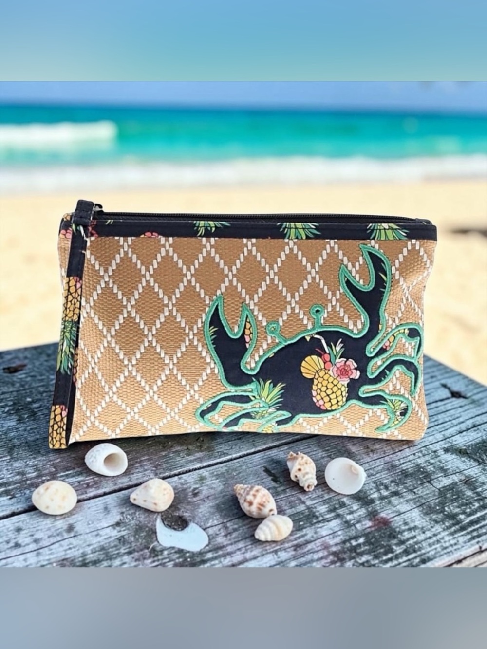 🦀🍍VERA BRADLEY🦀🍍Toucan Party Wristlet with Crab & Pineapple Applique’/NWOT